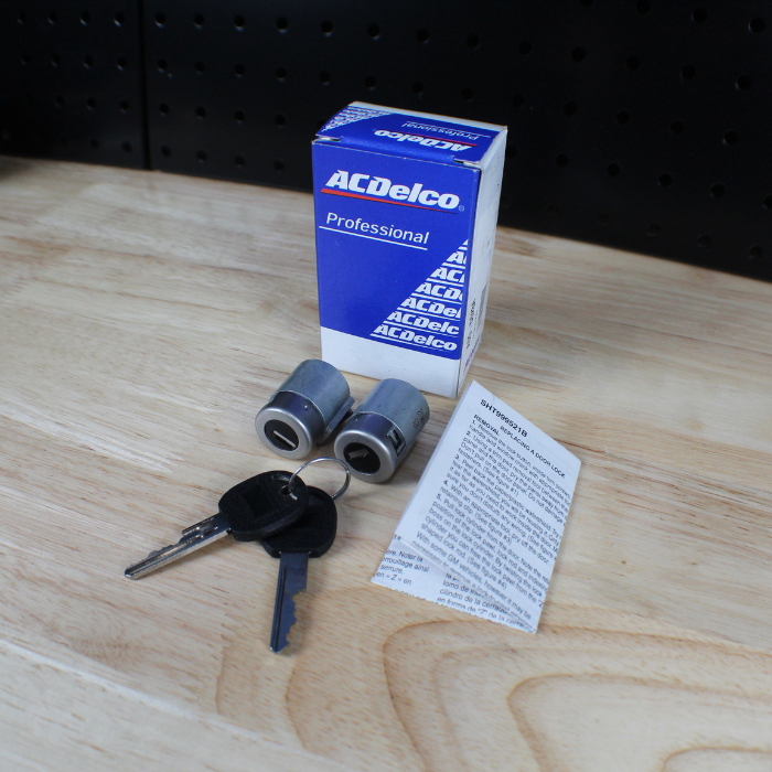 Standard Motor Products DL-7 Door Lock Cylinder Set – Pair – Chevy GMC Truck SUV – With Keys